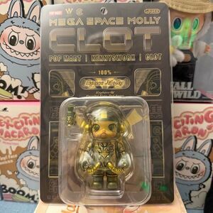 Pop Mart MEGA SPACE MOLLY 100% CLOT-Olive Alienegra